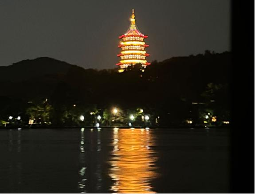 图6.雷峰塔